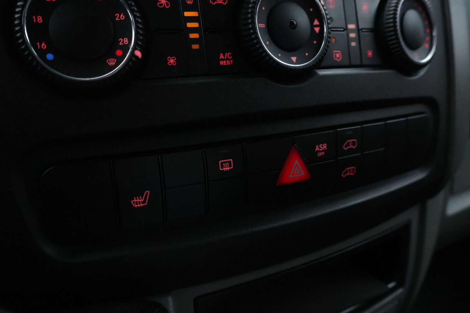 Volkswagen Crafter 2012 Carsport 35 PRO Kombi 2,0 TDI 100 kW YritysOutlet - Myydään vain yrityksille - -Tämä auto myydään YritysOutlet -valikoimasta vain yritykselle 