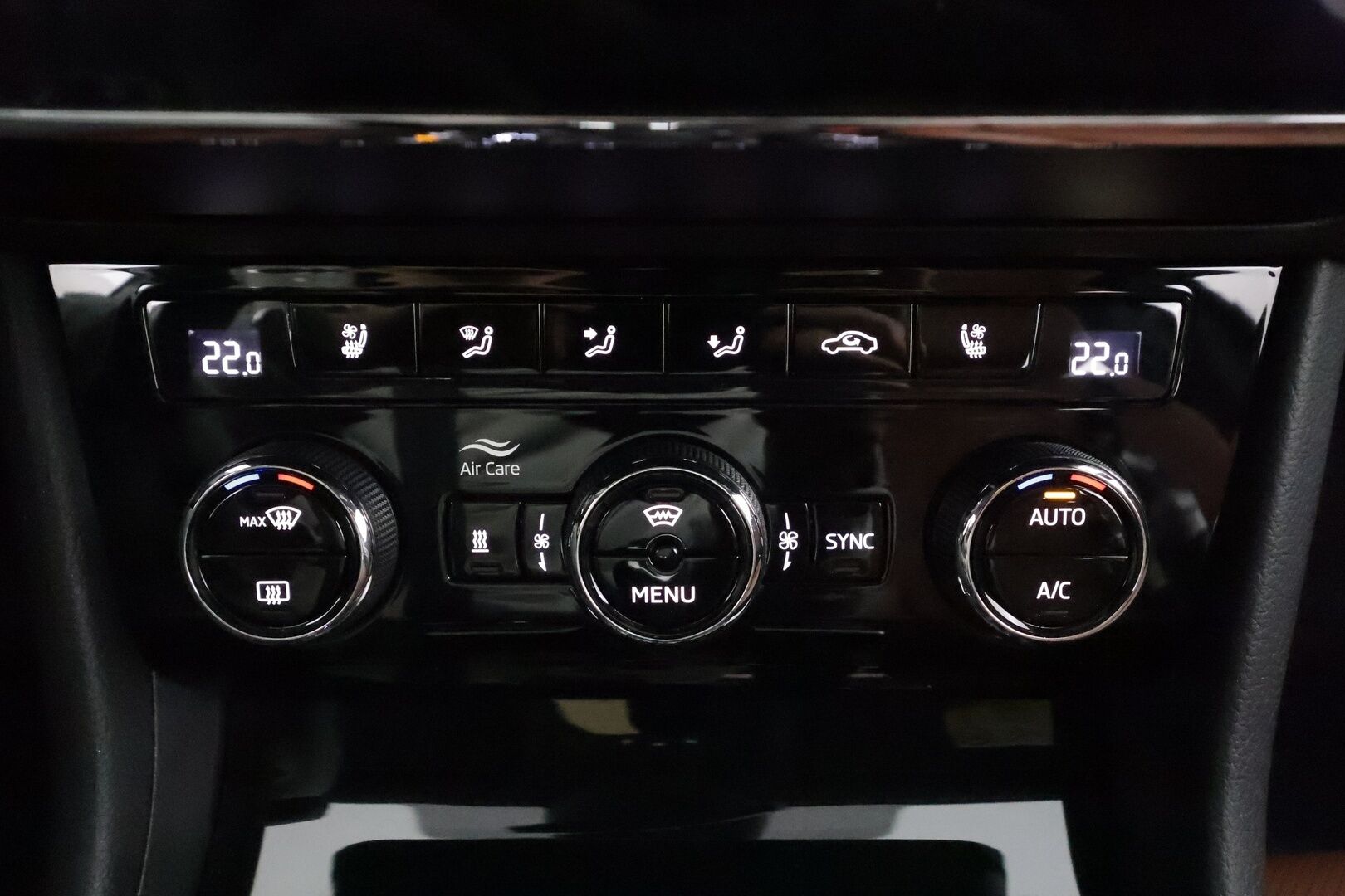 Skoda Superb 2022 Skoda superb combi 1.4 TSI PHEV L&K iV DSG. * Panorama / Canton / ACC / Matrix-LED / 360 kamera / Muistipenkki / Navi * - 1.om Suomi-auto / Kahdet renkaat / koti & kauppalaturi - HULLUT JOULUT KORKOTARJOUS 2,49% 