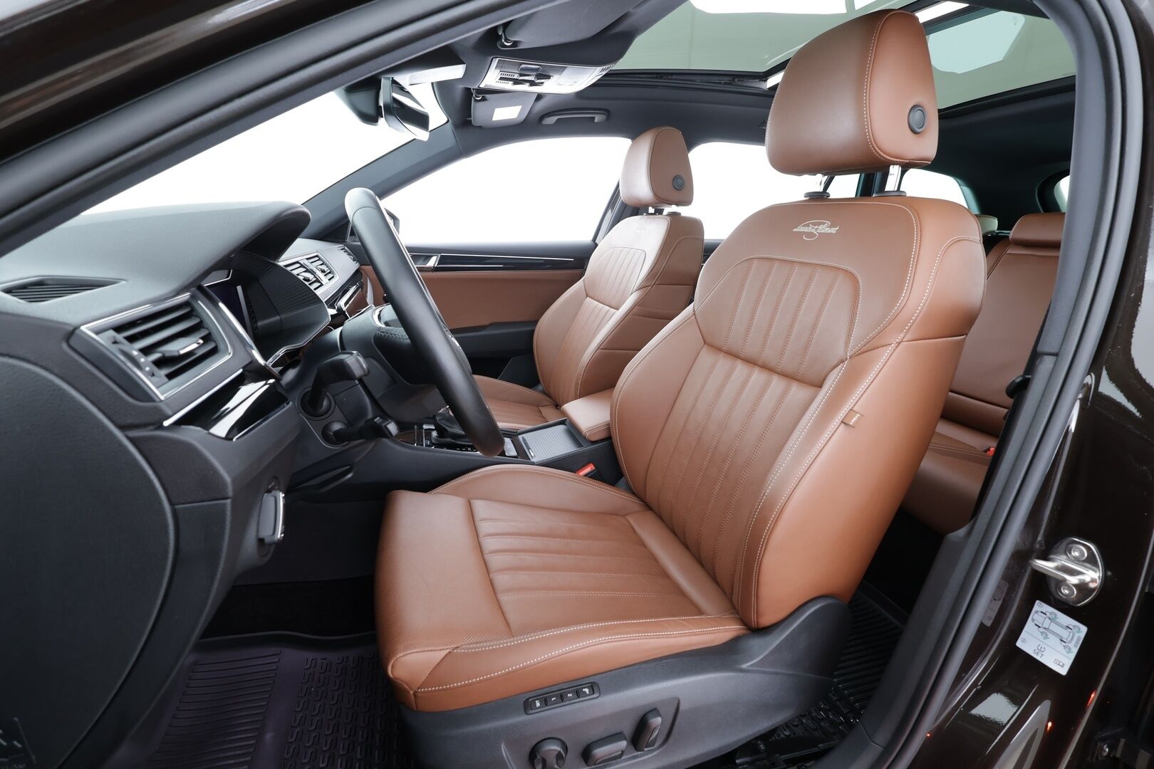 Skoda Superb 2022 Skoda superb combi 1.4 TSI PHEV L&K iV DSG. * Panorama / Canton / ACC / Matrix-LED / 360 kamera / Muistipenkki / Navi * - 1.om Suomi-auto / Kahdet renkaat / koti & kauppalaturi - HULLUT JOULUT KORKOTARJOUS 2,49% 