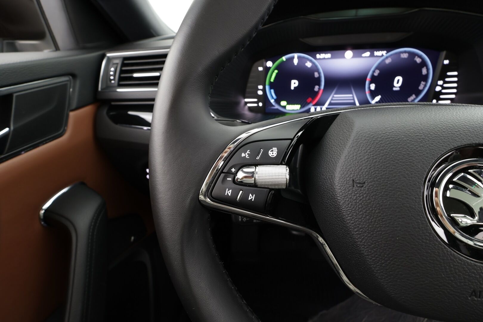 Skoda Superb 2022 Skoda superb combi 1.4 TSI PHEV L&K iV DSG. * Panorama / Canton / ACC / Matrix-LED / 360 kamera / Muistipenkki / Navi * - 1.om Suomi-auto / Kahdet renkaat / koti & kauppalaturi - HULLUT JOULUT KORKOTARJOUS 2,49% 