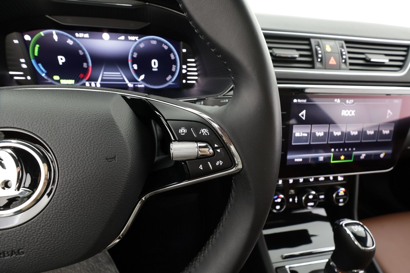 Skoda Superb 2022 Skoda superb combi 1.4 TSI PHEV L&K iV DSG. * Panorama / Canton / ACC / Matrix-LED / 360 kamera / Muistipenkki / Navi * - 1.om Suomi-auto / Kahdet renkaat / koti & kauppalaturi - HULLUT JOULUT KORKOTARJOUS 2,49% 