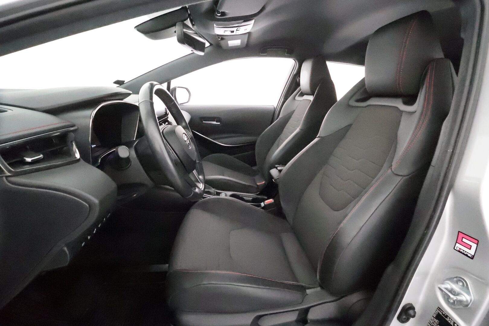 Toyota Corolla 2022 Touring Sports 1,8 Hybrid Style * ACC / P.kamera / LED / Navi / Lohkolämmitin / KeylessGo / Sähköluukku / Puolinahat * - Suomi-auto / Kahdet renkaat aluvanteilla / Merkkihuollettu - HULLUT BLACKWEEK JATKOT - KORKOTARJOUS 2,49%