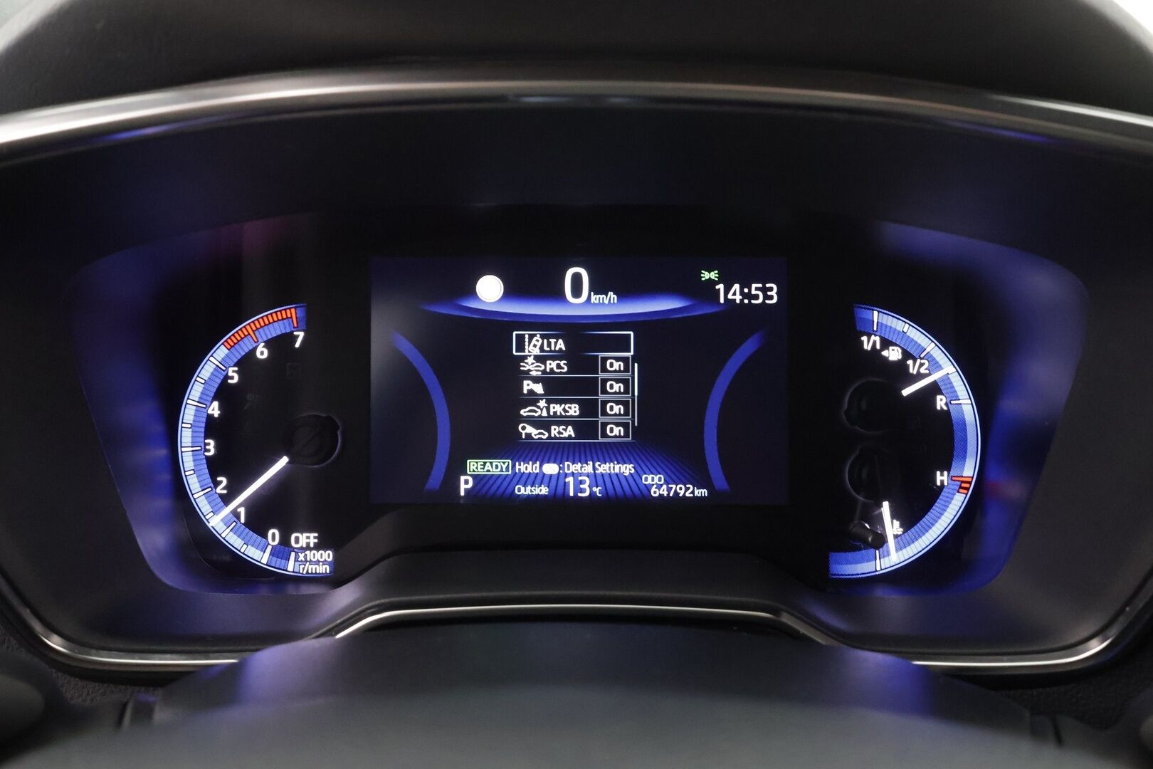 Toyota Corolla 2022 Touring Sports 1,8 Hybrid Style * ACC / P.kamera / LED / Navi / Lohkolämmitin / KeylessGo / Sähköluukku / Puolinahat * - Suomi-auto / Kahdet renkaat aluvanteilla / Merkkihuollettu