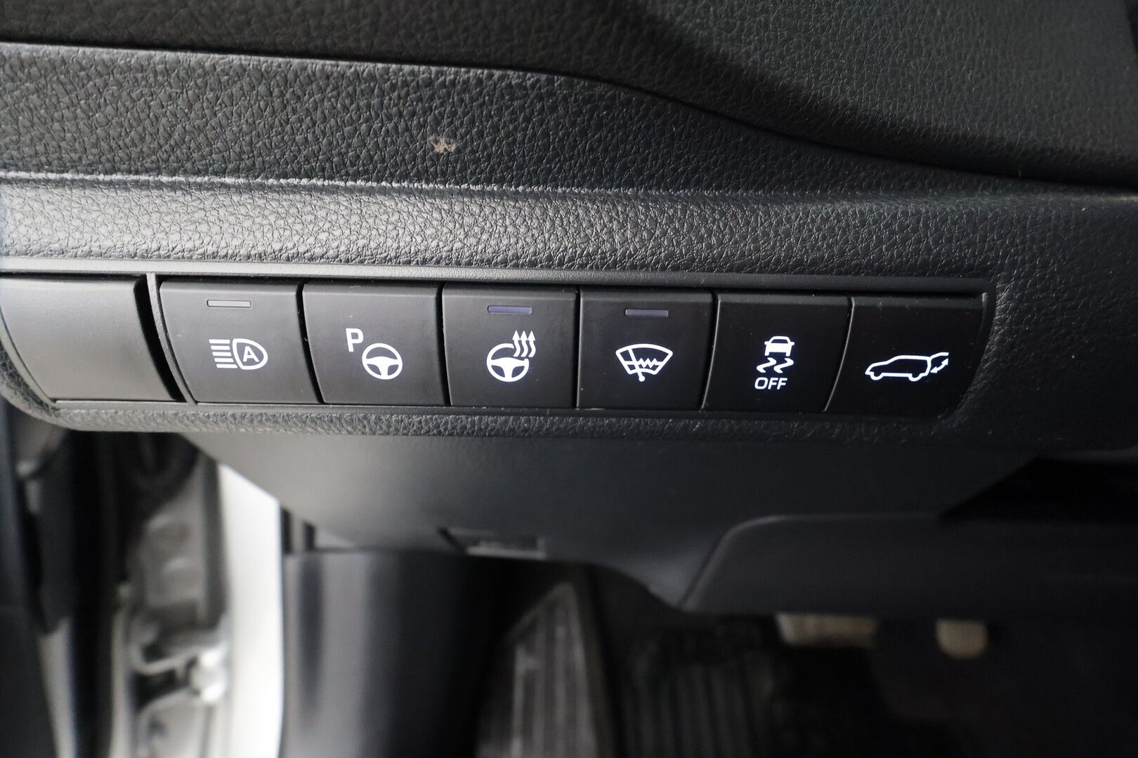 Toyota Corolla 2022 Touring Sports 1,8 Hybrid Style * ACC / P.kamera / LED / Navi / Lohkolämmitin / KeylessGo / Sähköluukku / Puolinahat * - Suomi-auto / Kahdet renkaat aluvanteilla / Merkkihuollettu