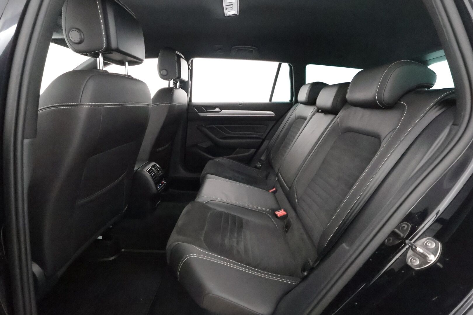 Volkswagen Passat 2021 Variant GTE Plug-In Hybrid 160 kW DSG-automaatti - Webasto / Adapt.Vakkari / Hieronta / Peruutuskamera / Digimittari / Nahka-Alcantara / Vetokoukku / Matrix LED / Ratinlämmitys!