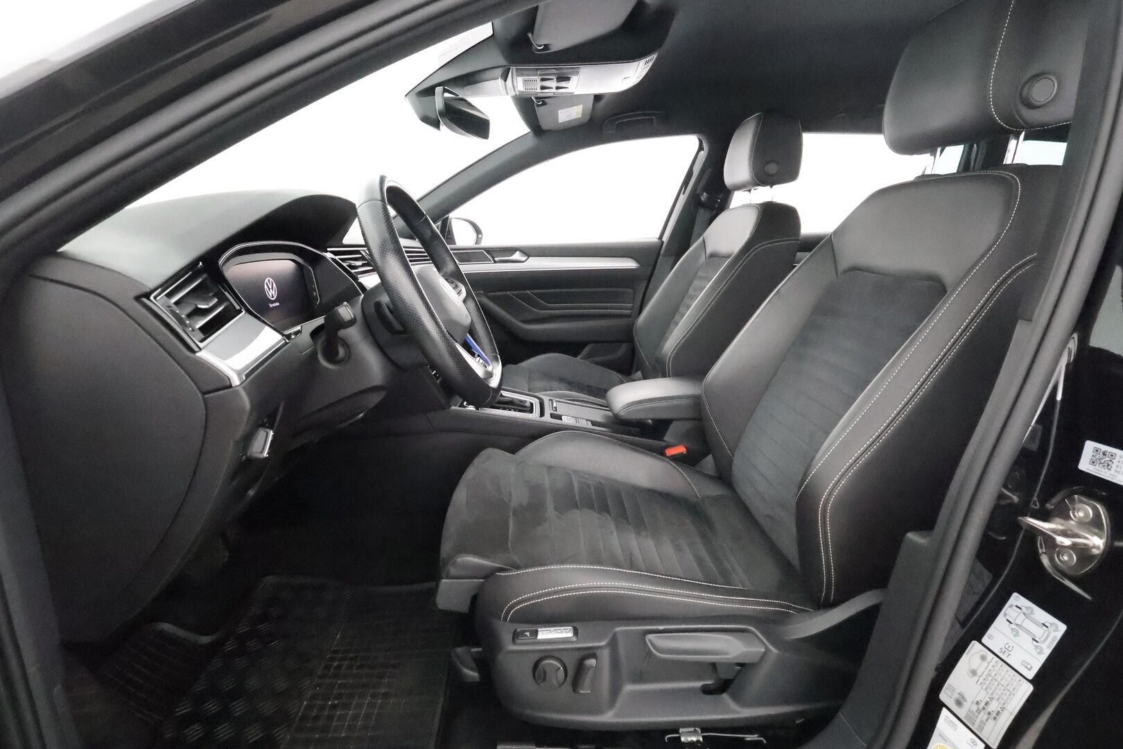 Volkswagen Passat 2021 Variant GTE Plug-In Hybrid 160 kW DSG-automaatti - Webasto / Adapt.Vakkari / Hieronta / Peruutuskamera / Digimittari / Nahka-Alcantara / Vetokoukku / Matrix LED / Ratinlämmitys!