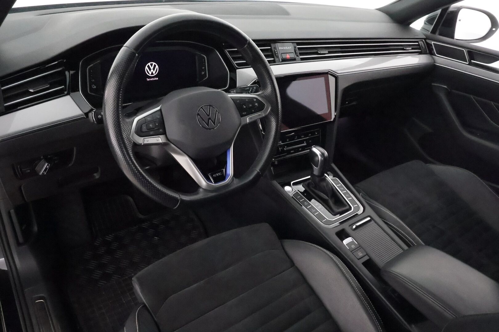 Volkswagen Passat 2021 Variant GTE Plug-In Hybrid 160 kW DSG-automaatti - Webasto / Adapt.Vakkari / Hieronta / Peruutuskamera / Digimittari / Nahka-Alcantara / Vetokoukku / Matrix LED / Ratinlämmitys!