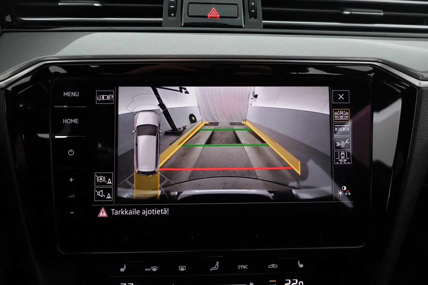 Volkswagen Passat 2021 Variant GTE Plug-In Hybrid 160 kW DSG-automaatti - Webasto / Adapt.Vakkari / Hieronta / Peruutuskamera / Digimittari / Nahka-Alcantara / Vetokoukku / Matrix LED / Ratinlämmitys!