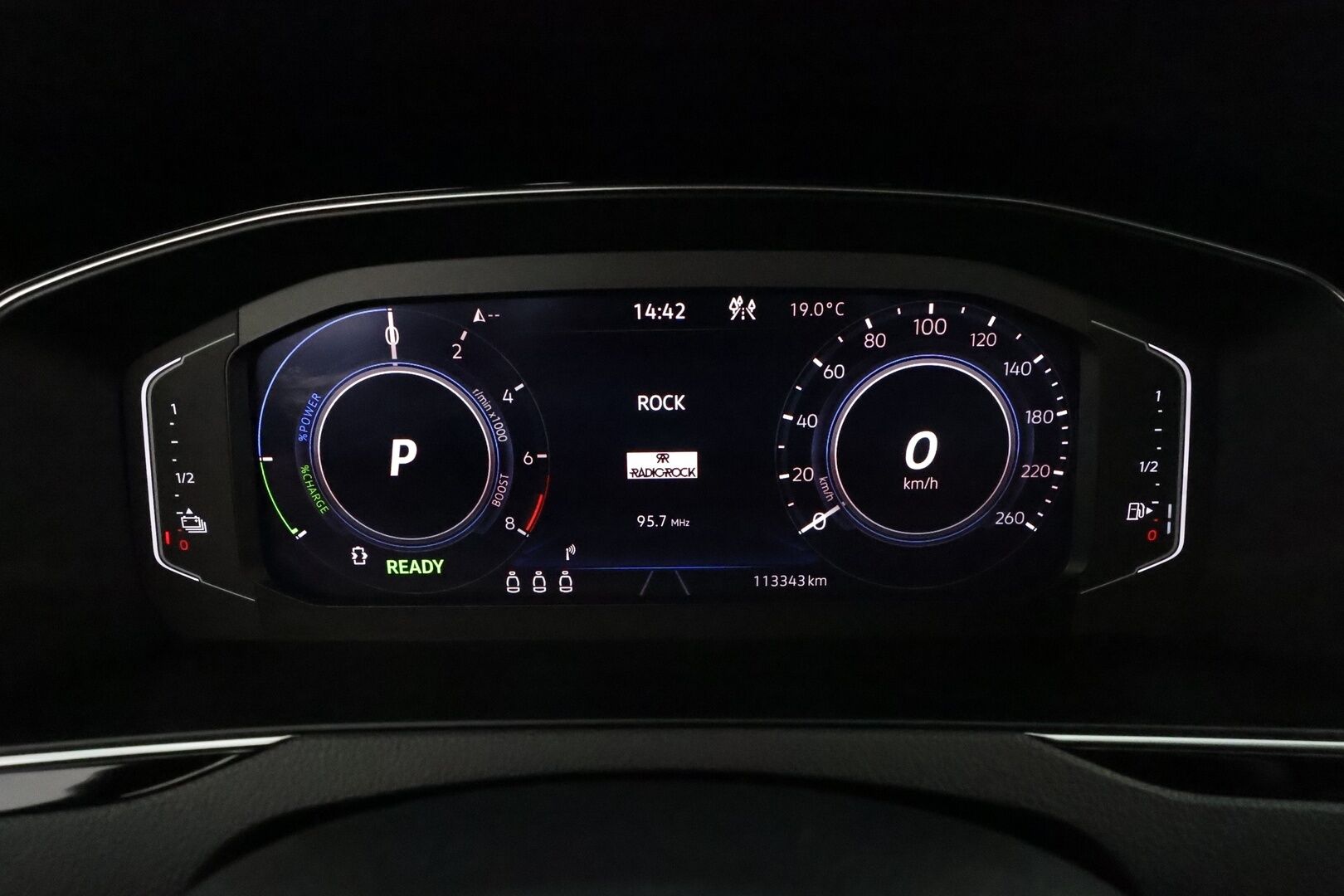 Volkswagen Passat 2021 Variant GTE Plug-In Hybrid 160 kW DSG-automaatti - Webasto / Adapt.Vakkari / Hieronta / Peruutuskamera / Digimittari / Nahka-Alcantara / Vetokoukku / Matrix LED / Ratinlämmitys!