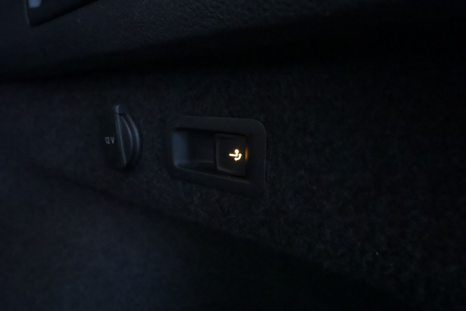 Volkswagen Passat 2021 Variant GTE Plug-In Hybrid 160 kW DSG-automaatti - Webasto / Adapt.Vakkari / Hieronta / Peruutuskamera / Digimittari / Nahka-Alcantara / Vetokoukku / Matrix LED / Ratinlämmitys!