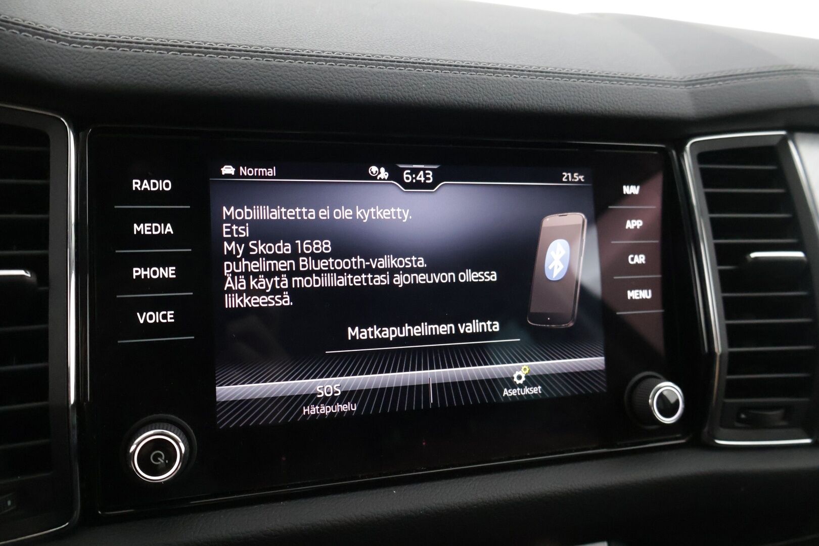 Skoda Kodiaq 2022 2.0 TDI 150 Ambition DSG Autom. ** 7-Paikkainen / Adapt.vakkari / Koukku / LED ** - 3,99 % KORKOTARJOUS TÄHÄN AUTOON - * 7-paikkainen premium maasturi! / Suomi-auto / Merkkiliikkeen huoltohistoria / Kahdet laadukkaat renkaat aluvanteilla *