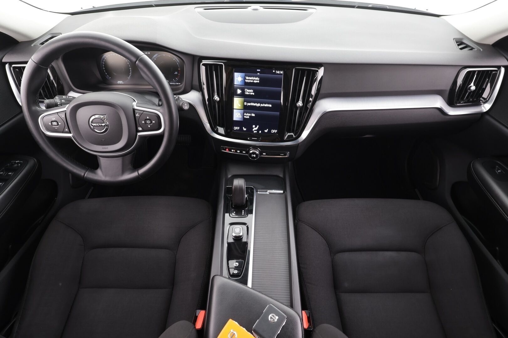 Volvo V60 2022 B4 D-MHEV Business Edition aut * ACC / P.kamera / Full LED / Webasto / Koukku / Navi / KeylessGo / Sähköluukku * - 1.Om Suomi-auto / Kahdet renkaat aluvanteilla