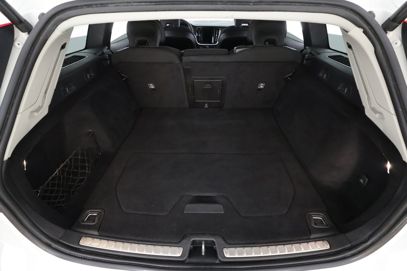 Volvo V60 2022 B4 D-MHEV Business Edition aut * ACC / P.kamera / Full LED / Webasto / Koukku / Navi / KeylessGo / Sähköluukku * - 1.Om Suomi-auto / Kahdet renkaat aluvanteilla - HULLUT JOULUT KORKOTARJOUS 2,49% 