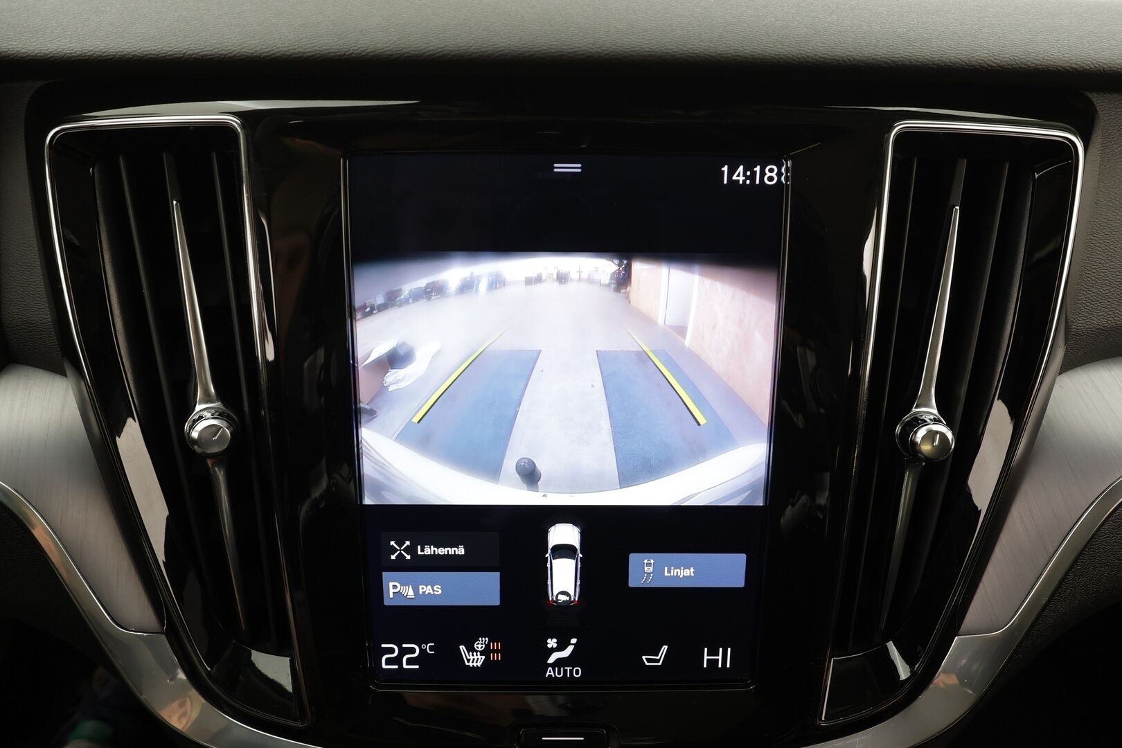 Volvo V60 2022 B4 D-MHEV Business Edition aut * ACC / P.kamera / Full LED / Webasto / Koukku / Navi / KeylessGo / Sähköluukku * - 1.Om Suomi-auto / Kahdet renkaat aluvanteilla