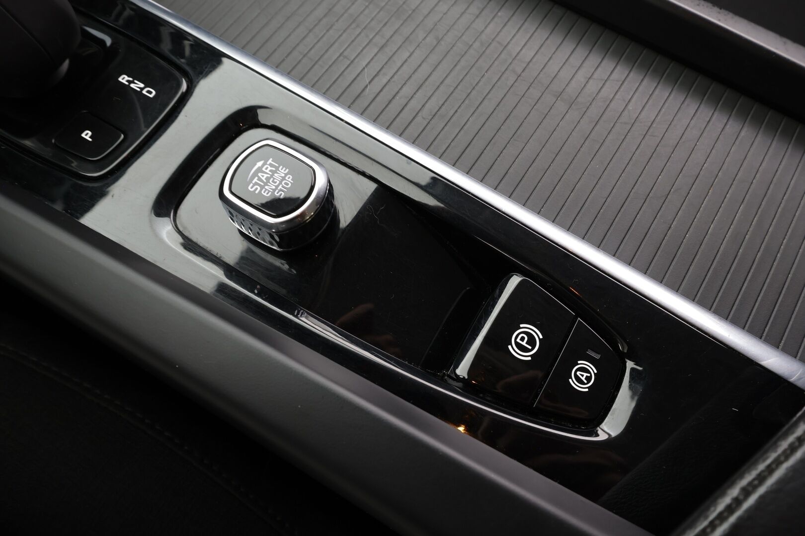 Volvo V60 2022 B4 D-MHEV Business Edition aut * ACC / P.kamera / Full LED / Webasto / Koukku / Navi / KeylessGo / Sähköluukku * - 1.Om Suomi-auto / Kahdet renkaat aluvanteilla