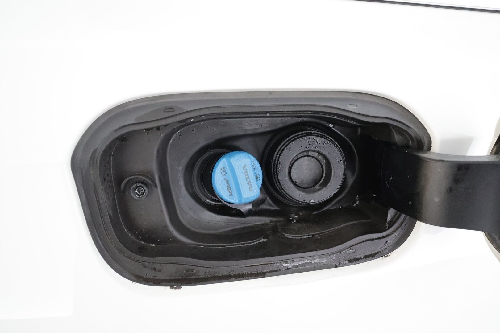 Volvo V60 2022 B4 D-MHEV Business Edition aut * ACC / P.kamera / Full LED / Webasto / Koukku / Navi / KeylessGo / Sähköluukku * - 1.Om Suomi-auto / Kahdet renkaat aluvanteilla