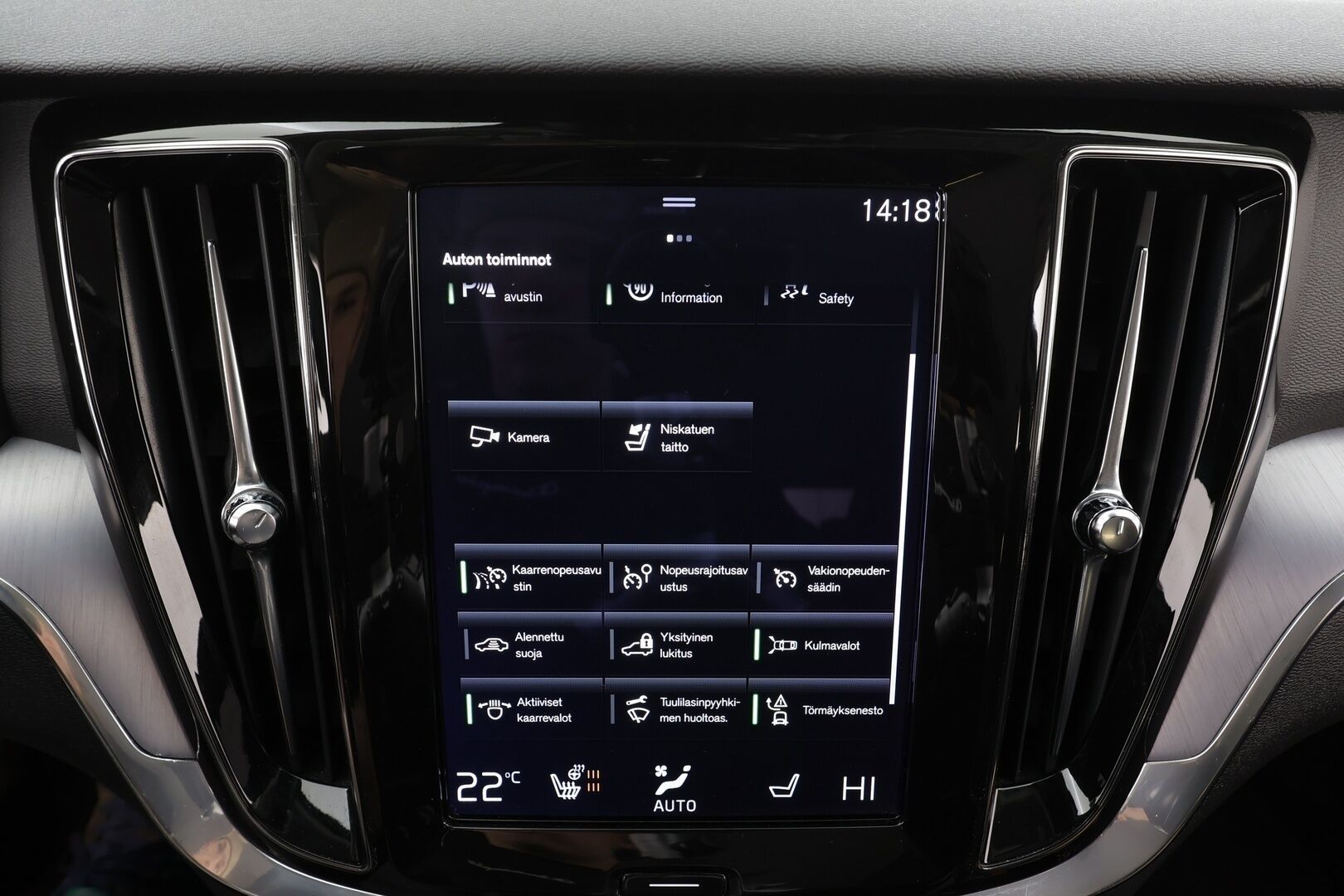Volvo V60 2022 B4 D-MHEV Business Edition aut * ACC / P.kamera / Full LED / Webasto / Koukku / Navi / KeylessGo / Sähköluukku * - 1.Om Suomi-auto / Kahdet renkaat aluvanteilla
