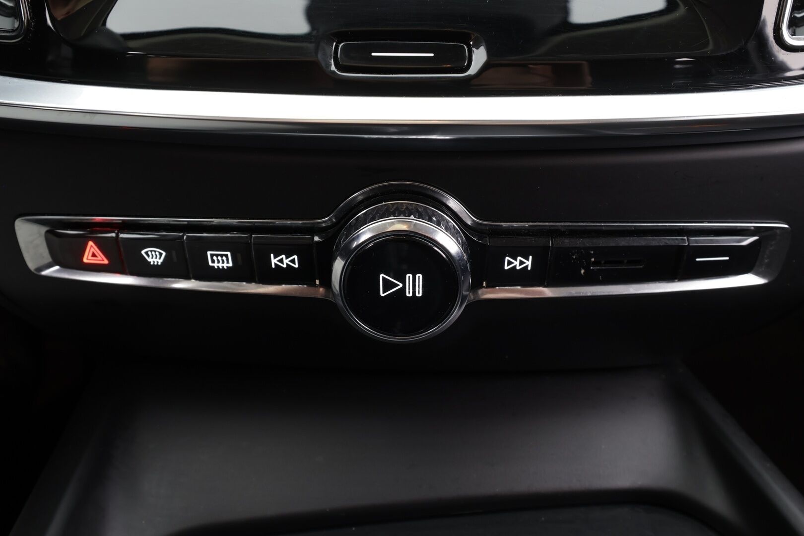 Volvo V60 2022 B4 D-MHEV Business Edition aut * ACC / P.kamera / Full LED / Webasto / Koukku / Navi / KeylessGo / Sähköluukku * - 1.Om Suomi-auto / Kahdet renkaat aluvanteilla