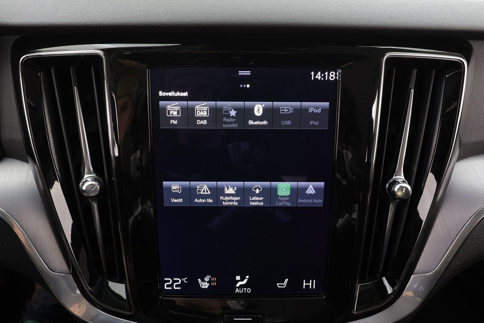 Volvo V60 2022 B4 D-MHEV Business Edition aut * ACC / P.kamera / Full LED / Webasto / Koukku / Navi / KeylessGo / Sähköluukku * - 1.Om Suomi-auto / Kahdet renkaat aluvanteilla