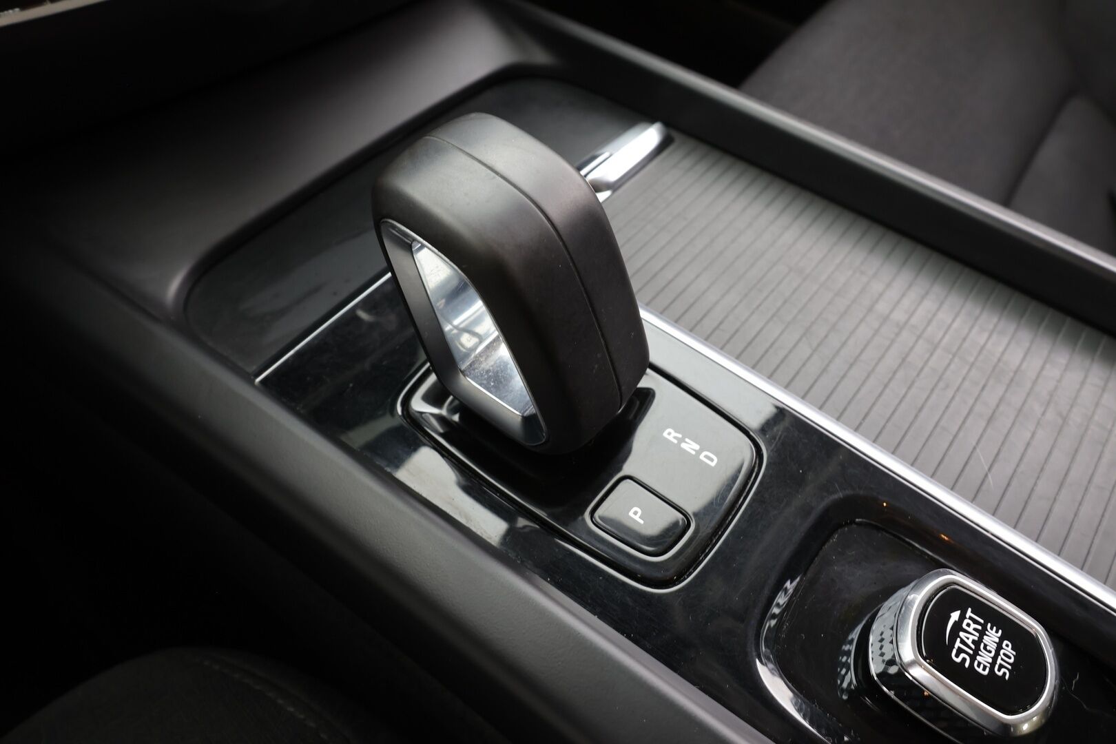 Volvo V60 2022 B4 D-MHEV Business Edition aut * ACC / P.kamera / Full LED / Webasto / Koukku / Navi / KeylessGo / Sähköluukku * - 1.Om Suomi-auto / Kahdet renkaat aluvanteilla