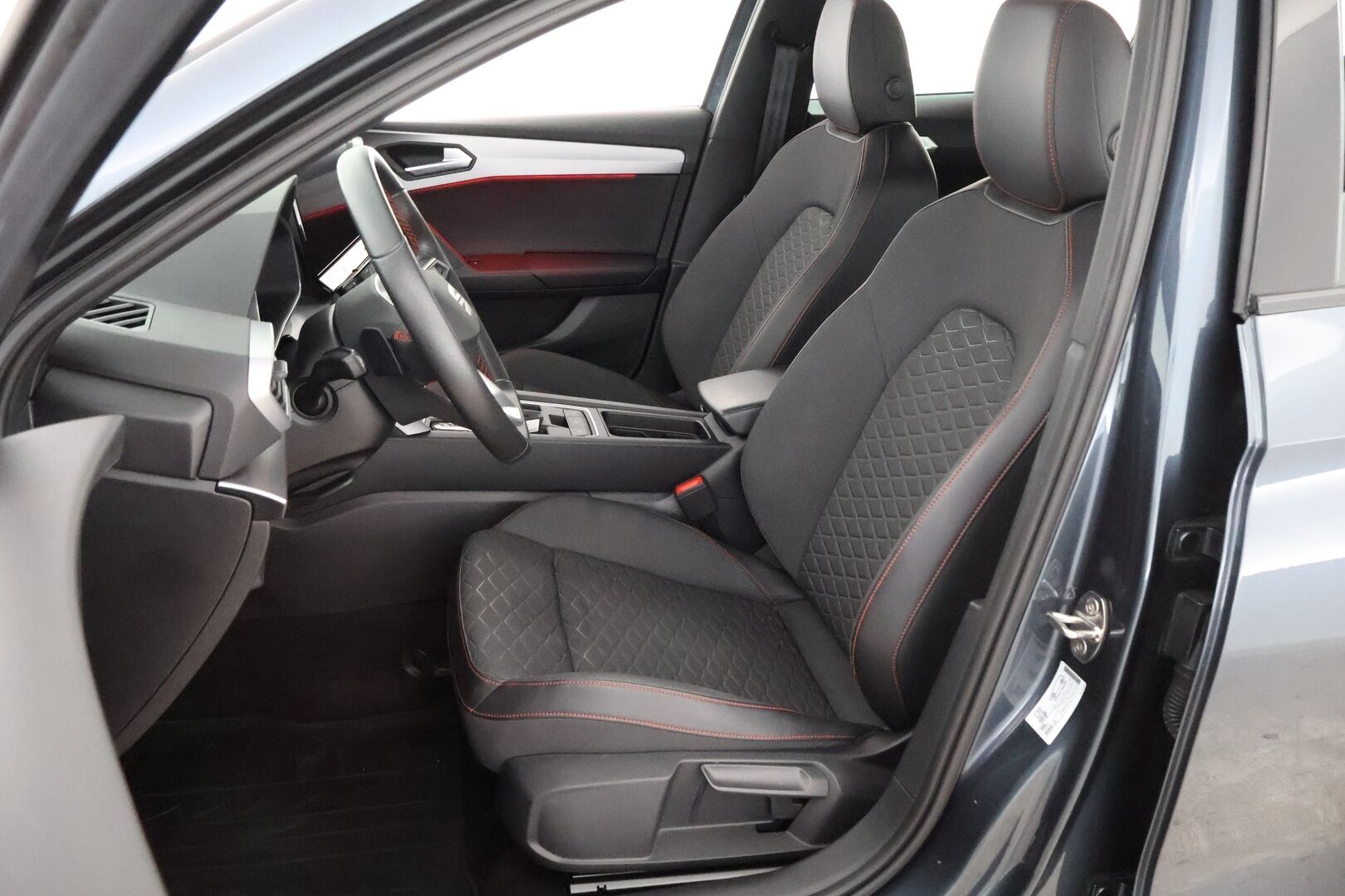 Seat Leon 2021 1,4 PHEV 204 eHybrid FR DSG - Adapt.Vakkari / Vetokoukku / Digimittari / Navi / Puolinahat /  LED / Keyless / Lohko / Ratinlämmitin / Merkkihuollettu! 