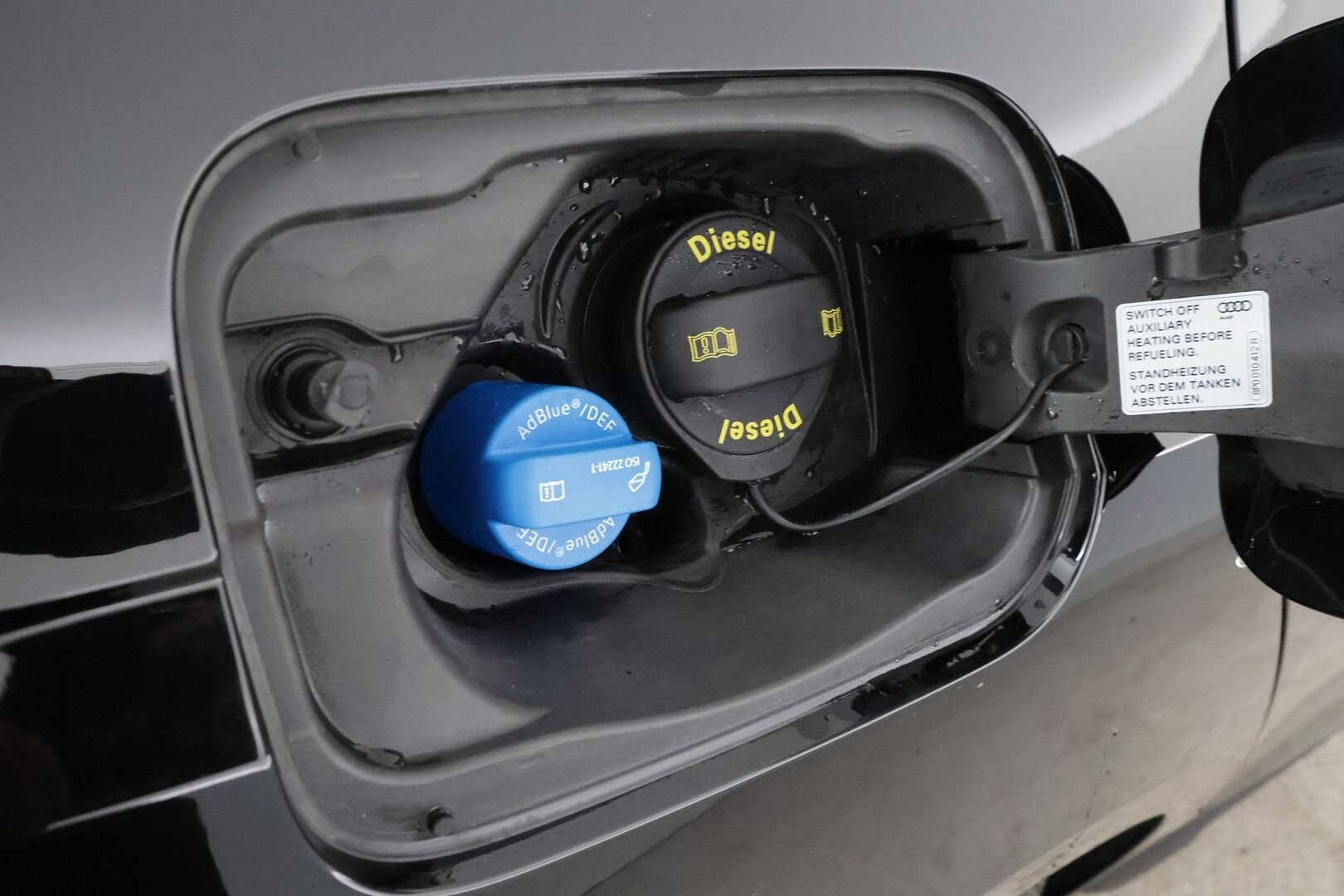 Audi A4 2022 Avant Business Advanced 40 TDI 150 kW MHEV quattro S tronic * Webasto / Koukku / ACC / Matrix / P.Kamera / Sportpenkit * - Super varusteet! / Panorama / 1-om Suomi-auto / Kahdet renkaat aluvanteilla / Merkkihuollot - HULLUT AVAJAISHULINAT KORKOTARJOUS 3,29 %