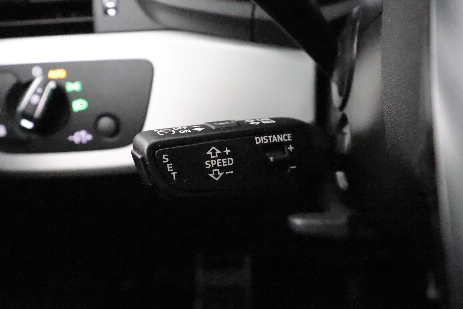 Audi A4 2022 Avant Business Advanced 40 TDI 150 kW MHEV quattro S tronic * Webasto / Koukku / ACC / Matrix / P.Kamera / Sportpenkit * - Panorama / 1-om Suomi-auto / Kahdet renkaat aluvanteilla / Merkkihuollot - HULLUT AVAJAISHULINAT KORKOTARJOUS 3,29 %