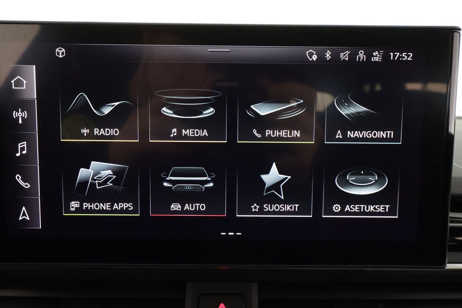 Audi A4 2022 Avant Business Advanced 40 TDI 150 kW MHEV quattro S tronic * Webasto / Koukku / ACC / Matrix / P.Kamera / Sportpenkit * - Panorama / 1-om Suomi-auto / Kahdet renkaat aluvanteilla / Merkkihuollot - HULLUT AVAJAISHULINAT KORKOTARJOUS 3,29 %