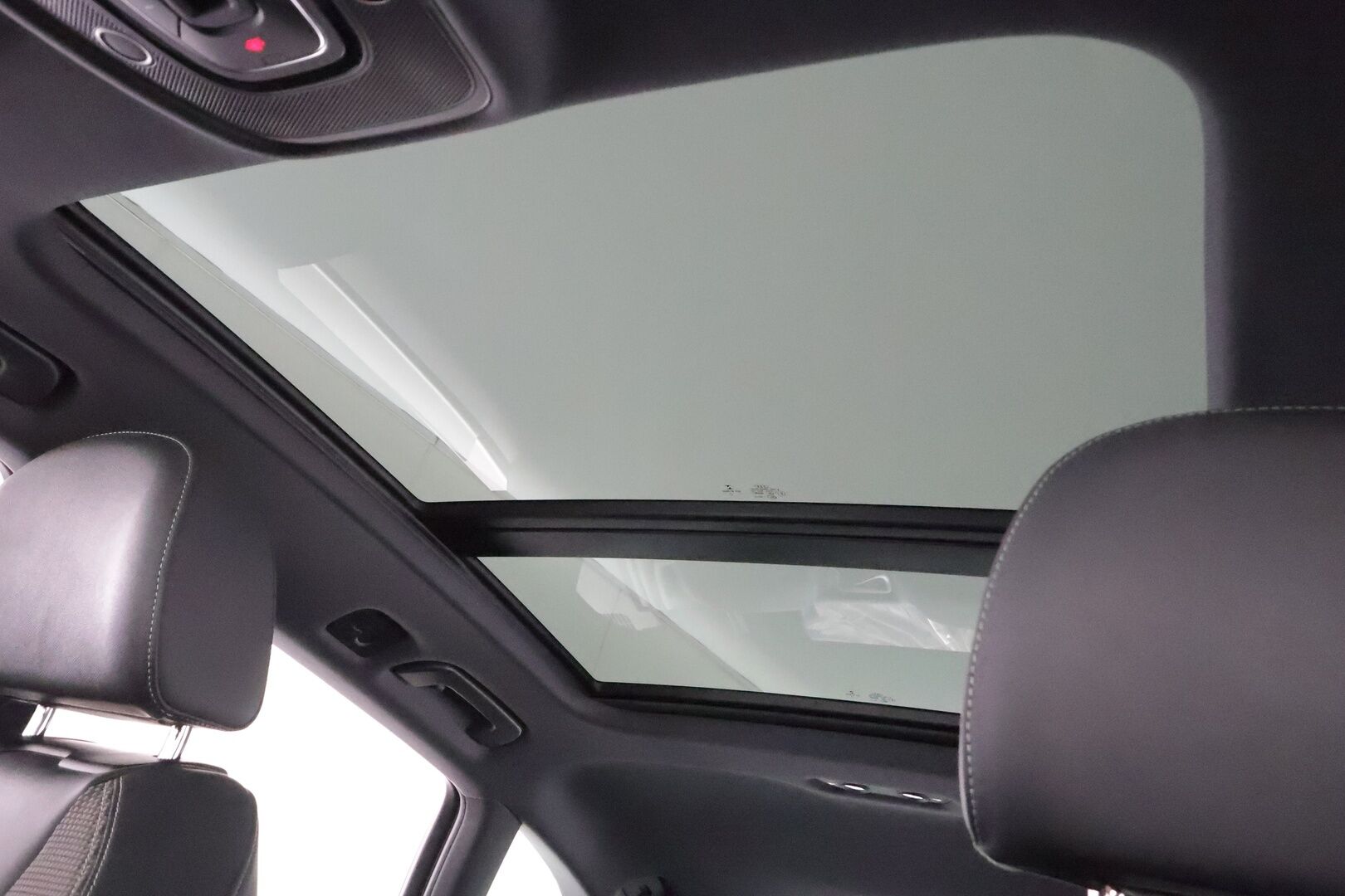 Audi A4 2022 Avant Business Advanced 40 TDI 150 kW MHEV quattro S tronic * Webasto / Koukku / ACC / Matrix / P.Kamera / Sportpenkit * - Panorama / 1-om Suomi-auto / Kahdet renkaat aluvanteilla / Merkkihuollot