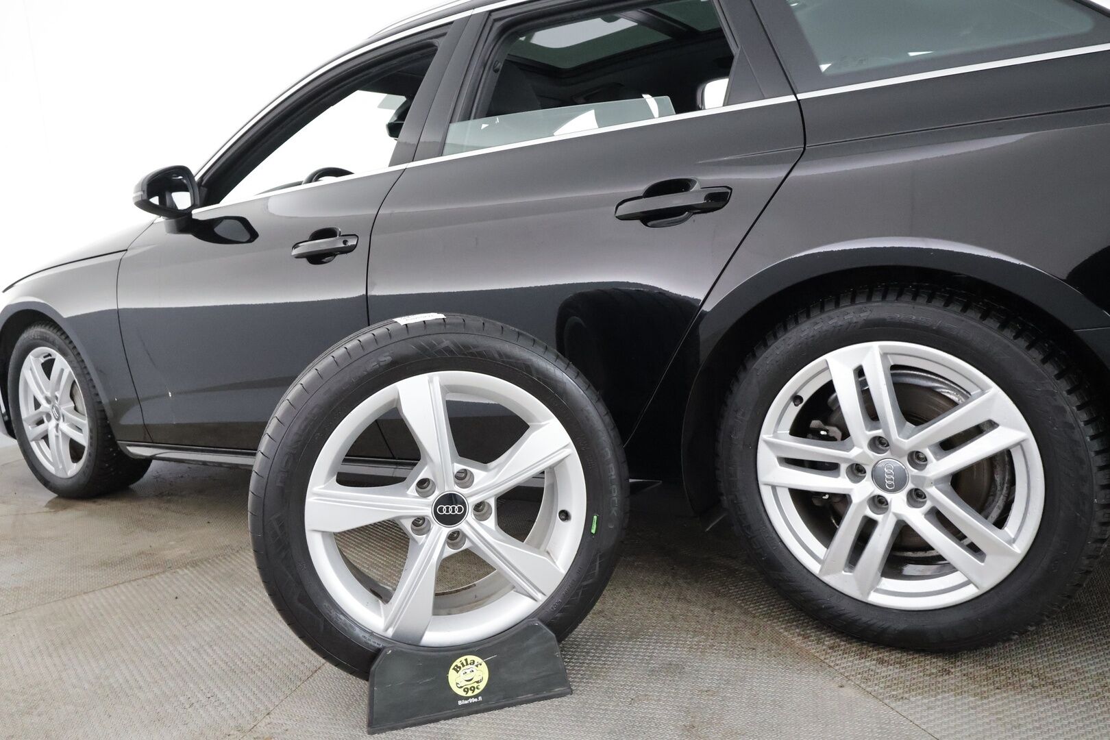 Audi A4 2022 Avant Business Advanced 40 TDI 150 kW MHEV quattro S tronic * Webasto / Koukku / ACC / Matrix / P.Kamera / Sportpenkit * - Panorama / 1-om Suomi-auto / Kahdet renkaat aluvanteilla / Merkkihuollot - HULLUT AVAJAISHULINAT KORKOTARJOUS 3,29 %