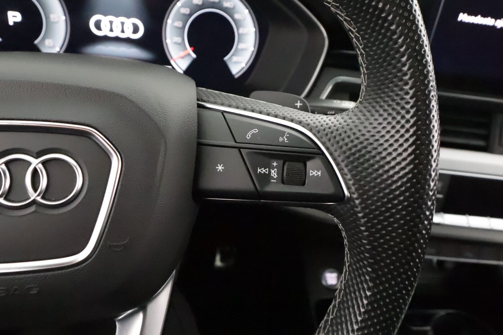 Audi A4 2022 Avant Business Advanced 40 TDI 150 kW MHEV quattro S tronic * Webasto / Koukku / ACC / Matrix / P.Kamera / Sportpenkit * - Super varusteet! / Panorama / 1-om Suomi-auto / Kahdet renkaat aluvanteilla / Merkkihuollot - HULLUT AVAJAISHULINAT KORKOTARJOUS 3,29 %