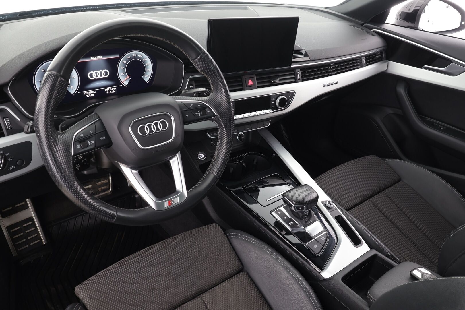 Audi A4 2022 Avant Business Advanced 40 TDI 150 kW MHEV quattro S tronic - * Webasto | Koukku | ACC | Matrix | P.Kamera | Sportpenkit *