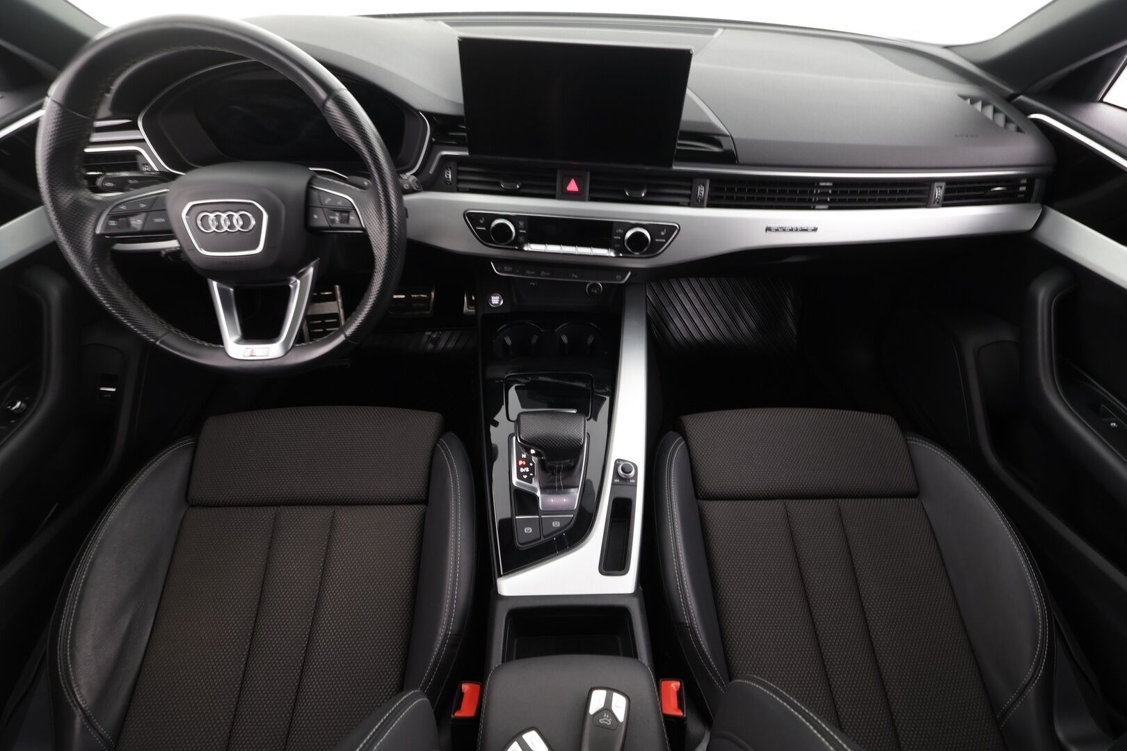 Audi A4 2022 Avant Business Advanced 40 TDI 150 kW MHEV quattro S tronic * Webasto / Koukku / ACC / Matrix / P.Kamera / Sportpenkit * - Panorama / 1-om Suomi-auto / Kahdet renkaat aluvanteilla / Merkkihuollot - HULLUT AVAJAISHULINAT KORKOTARJOUS 3,29 %