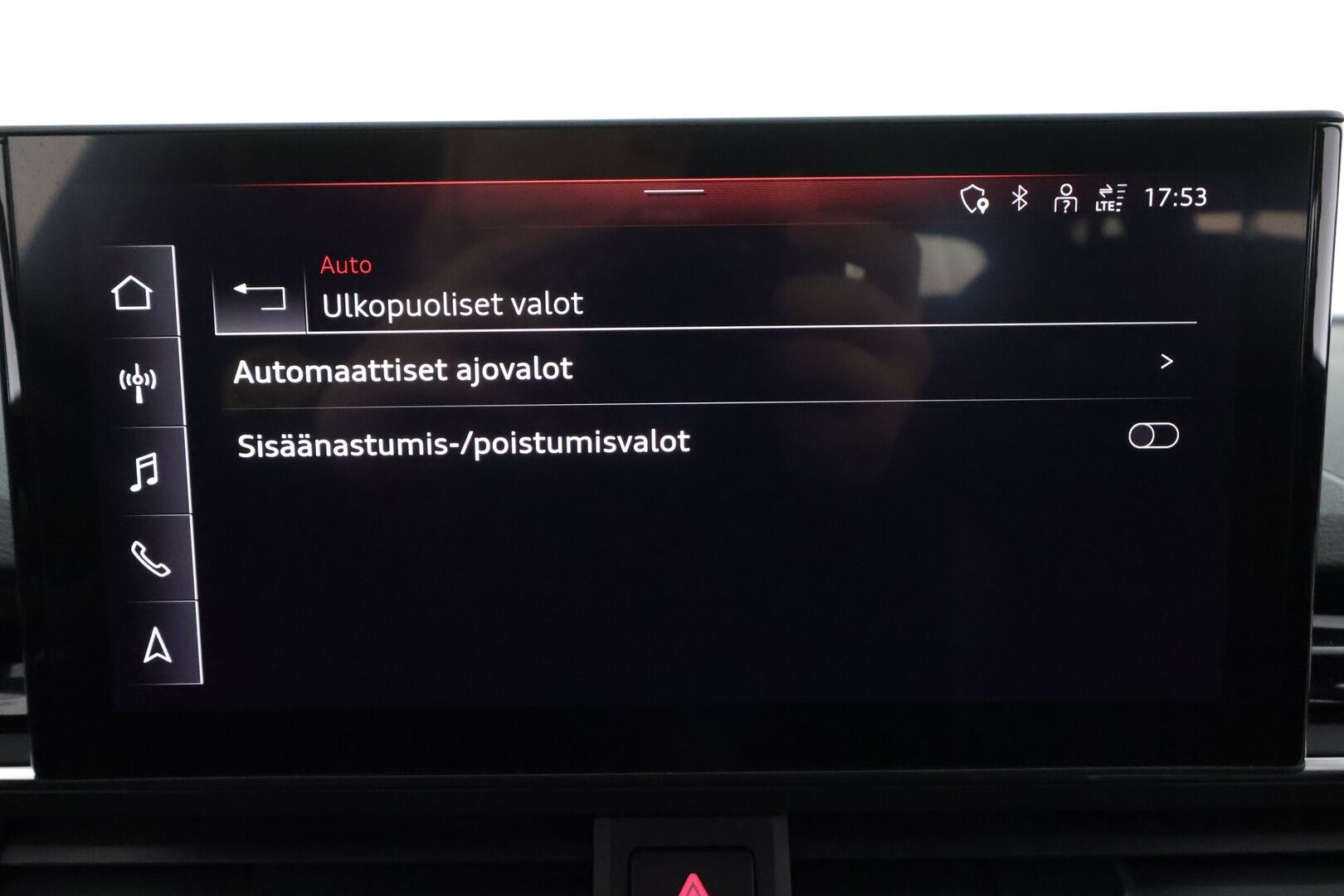 Audi A4 2022 Avant Business Advanced 40 TDI 150 kW MHEV quattro S tronic * Webasto / Koukku / ACC / Matrix / P.Kamera / Sportpenkit * - Panorama / 1-om Suomi-auto / Kahdet renkaat aluvanteilla / Merkkihuollot