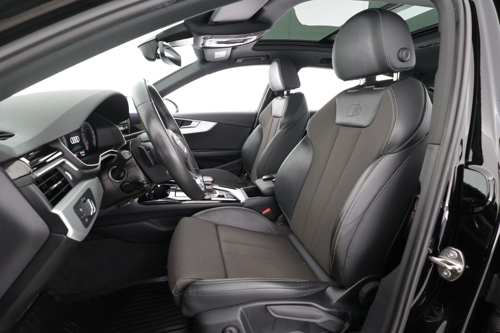 Audi A4 2022 Avant Business Advanced 40 TDI 150 kW MHEV quattro S tronic * Webasto / Koukku / ACC / Matrix / P.Kamera / Sportpenkit * - Panorama / 1-om Suomi-auto / Kahdet renkaat aluvanteilla / Merkkihuollot - HULLUT AVAJAISHULINAT KORKOTARJOUS 3,29 %