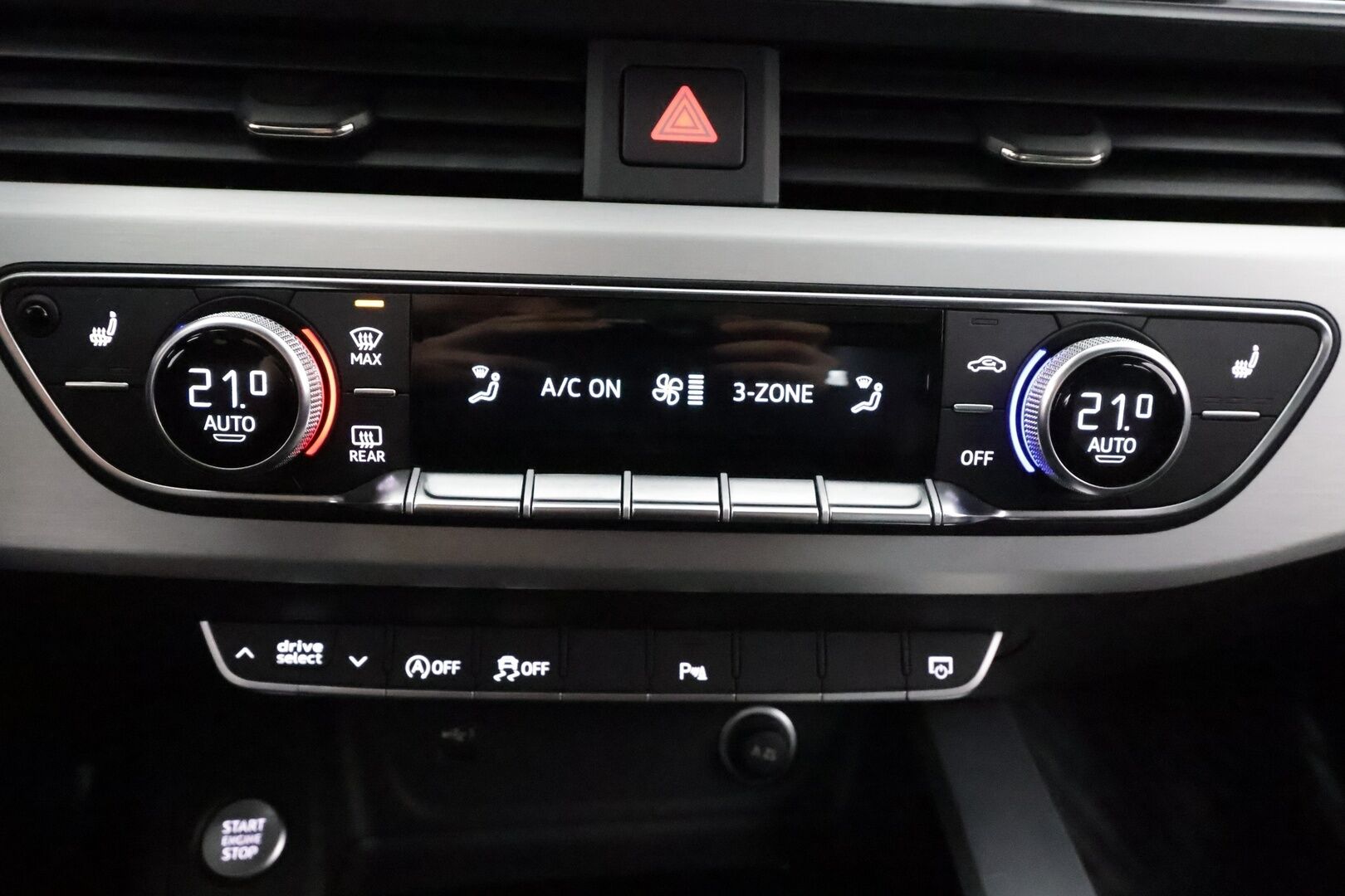 Audi A4 2022 Avant Business Advanced 40 TDI 150 kW MHEV quattro S tronic * Webasto / Koukku / ACC / Matrix / P.Kamera / Sportpenkit * - Panorama / 1-om Suomi-auto / Kahdet renkaat aluvanteilla / Merkkihuollot