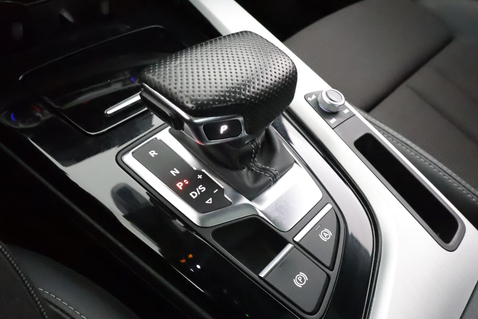 Audi A4 2022 Avant Business Advanced 40 TDI 150 kW MHEV quattro S tronic - * Webasto | Koukku | ACC | Matrix | P.Kamera | Sportpenkit *