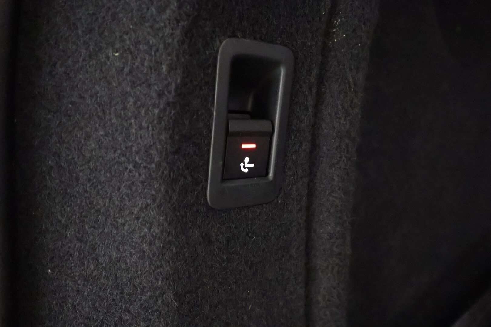 Audi A4 2022 Avant Business Advanced 40 TDI 150 kW MHEV quattro S tronic * Webasto / Koukku / ACC / Matrix / P.Kamera / Sportpenkit * - Panorama / 1-om Suomi-auto / Kahdet renkaat aluvanteilla / Merkkihuollot - HULLUT AVAJAISHULINAT KORKOTARJOUS 3,29 %