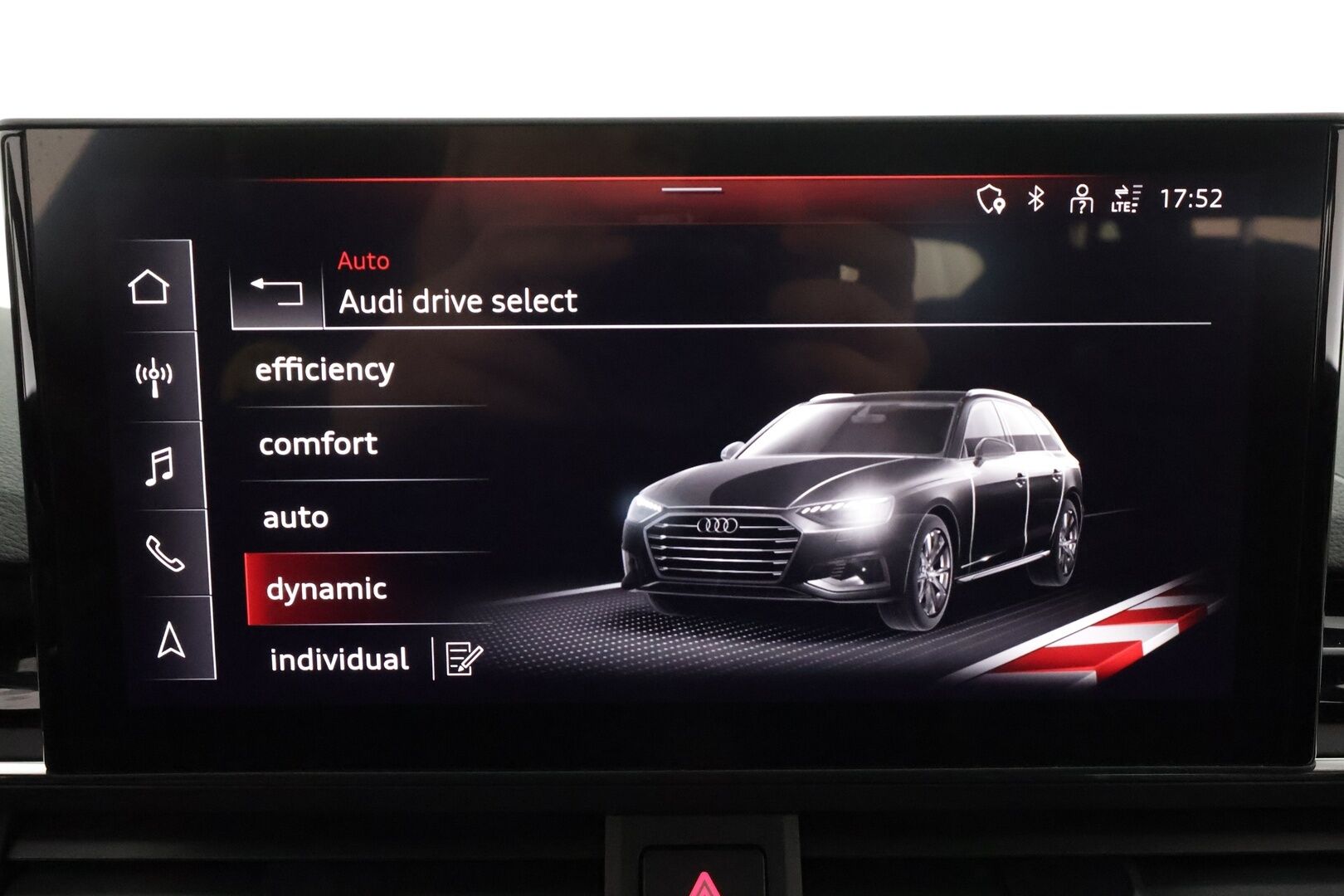 Audi A4 2022 Avant Business Advanced 40 TDI 150 kW MHEV quattro S tronic * Webasto / Koukku / ACC / Matrix / P.Kamera / Sportpenkit * - Panorama / 1-om Suomi-auto / Kahdet renkaat aluvanteilla / Merkkihuollot - HULLUT AVAJAISHULINAT KORKOTARJOUS 3,29 %