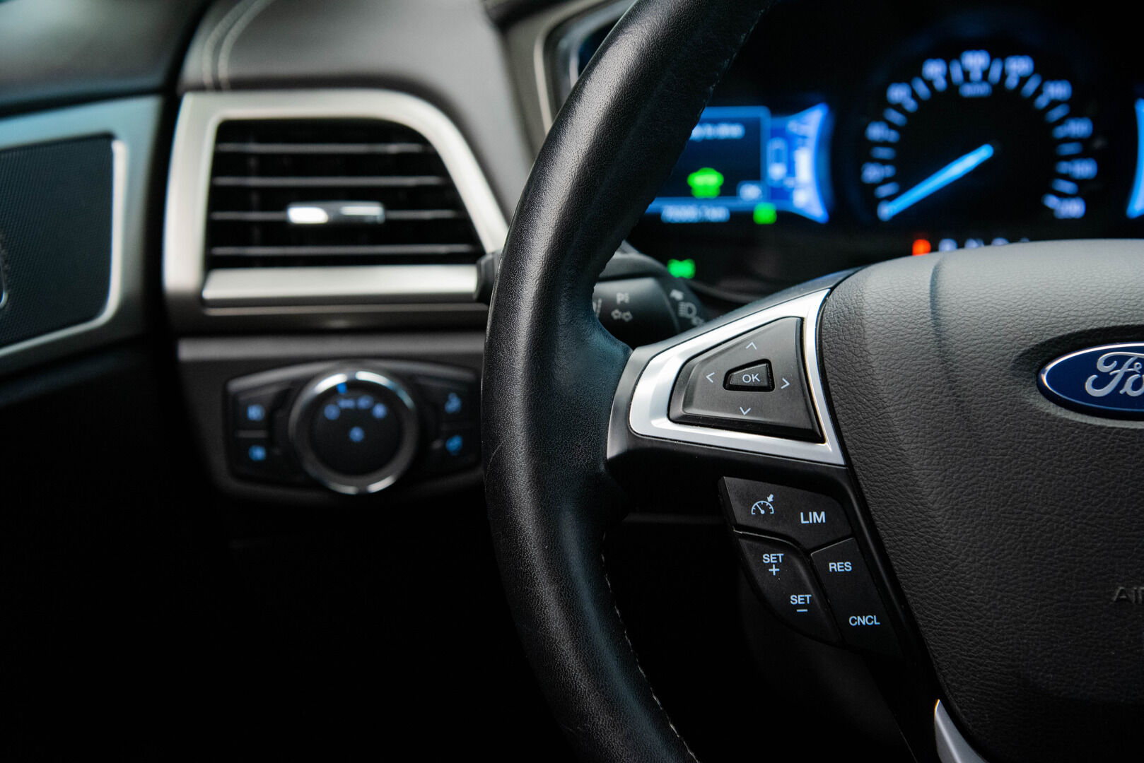 FORD Mondeo 2018 2,0 187hv Hybrid eCVT Vignale HEV * Dynamic LED / Navi / P.kamera / Upea ja taloudellinen! / Lohko / Ilmastoidut nahat *