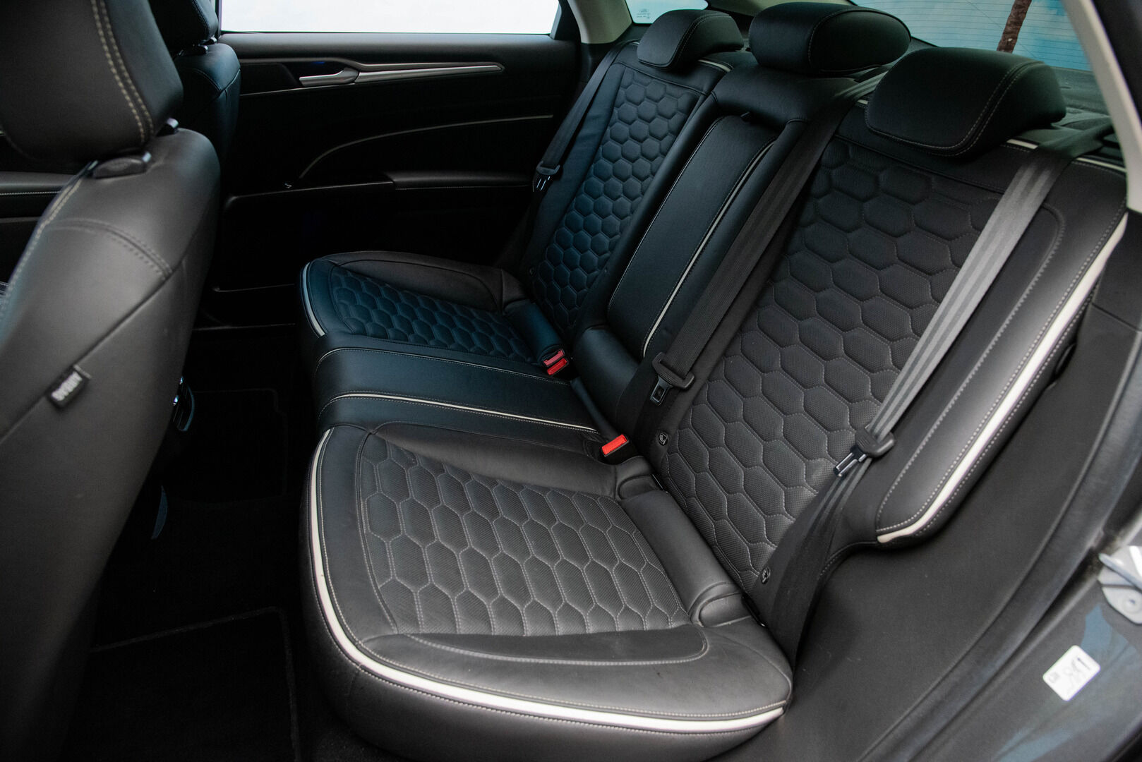 FORD Mondeo 2018 2,0 187hv Hybrid eCVT Vignale HEV * Dynamic LED / Navi / P.kamera / Upea ja taloudellinen! / Lohko / Ilmastoidut nahat *