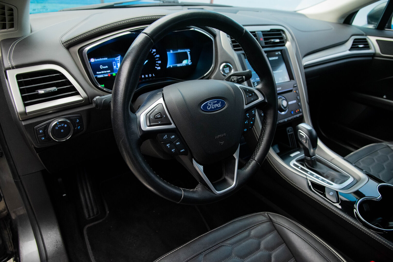 FORD Mondeo 2018 2,0 187hv Hybrid eCVT Vignale HEV * Dynamic LED / Navi / P.kamera / Upea ja taloudellinen! / Lohko / Ilmastoidut nahat *