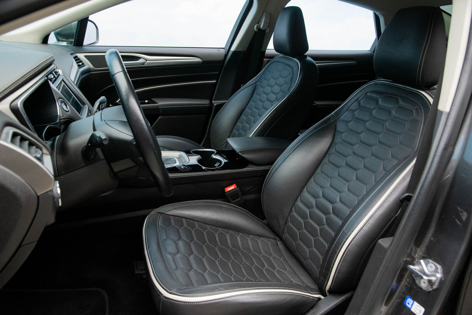 FORD Mondeo 2018 2,0 187hv Hybrid eCVT Vignale HEV * Dynamic LED / Navi / P.kamera / Upea ja taloudellinen! / Lohko / Ilmastoidut nahat *