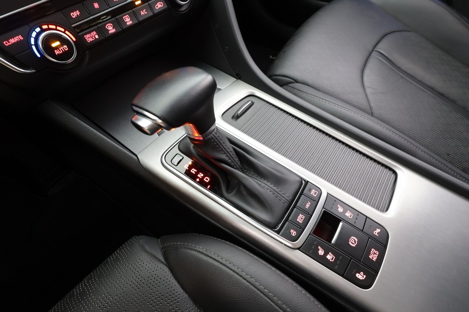Kia Optima 2021 2,0 GDI PHEV Business Luxury SW A/T - | ACC | Koukku | Ilmastoidut sähkönahat | Harman//Kardon | 360° | Muistipenkki | LED | BSM | LKA | Suomi-auto | Lohko+sisälämmitin |