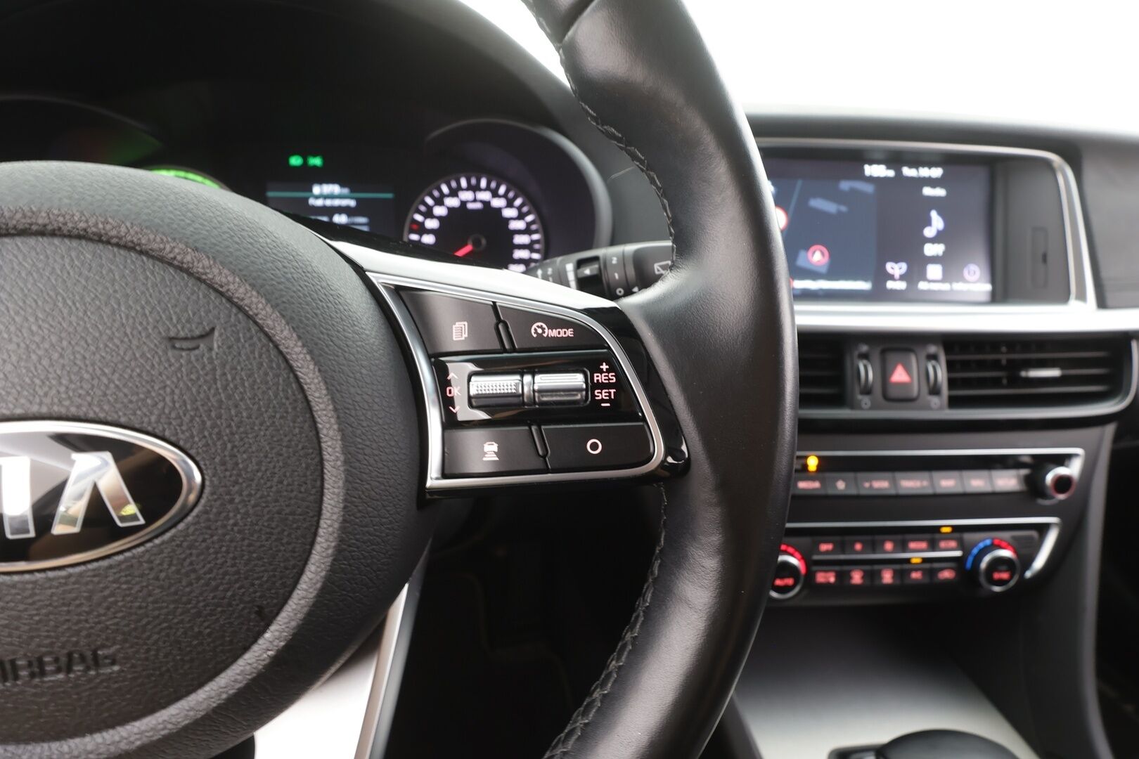 Kia Optima 2021 2,0 GDI PHEV Business Luxury SW A/T - | ACC | 360° | Koukku | Harman/Kardon | Ilm. sähkönahat | Muistipenkki | BSW | LKA | LED | Sähk. takaluukku | 1-Om Suomiauto | ALV |
