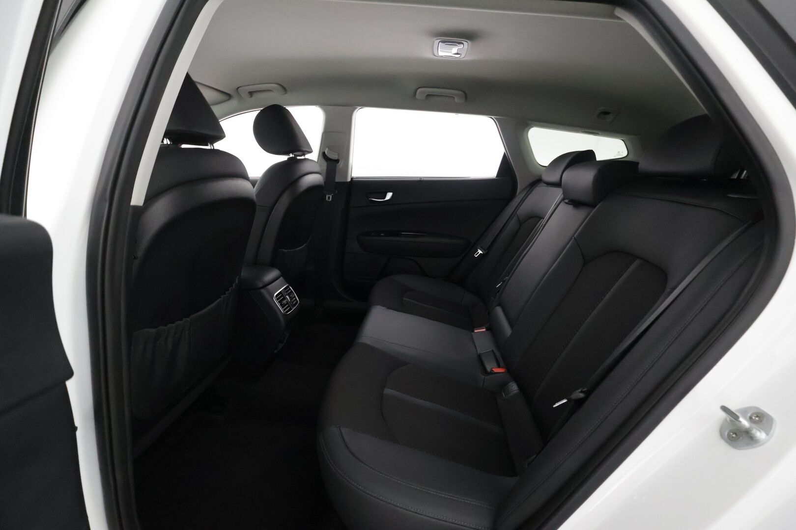 Kia Optima 2020 2,0 GDI PHEV Business Premium SW A/T - | ACC | Webasto | Harman/Kardon | Muistipenkki | Puolinahat | P.kamera | Keyless | LED | Lane Assist | FCW | Apple & Android | Lämm. ratti | - KORKO VAIN 3,99 %