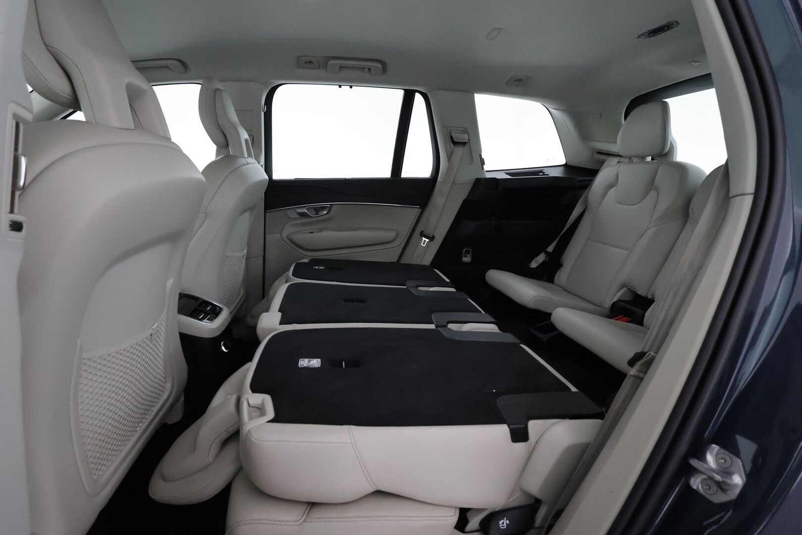 Volvo XC90 2020 T8 TwE AWD Inscription 7p **Adapt. vakkari / Pa-lämmitin / Muistipenkit / Koukku / Full-LED / Apple&Android / P.kamera** - 3,99 % KORKOTARJOUS TÄHÄN AUTOON - 31.5. ASTI! - 1-om. Suomi-auto / Akku kuntotarkistettu / Merkkihuollettu / Navi / VOC