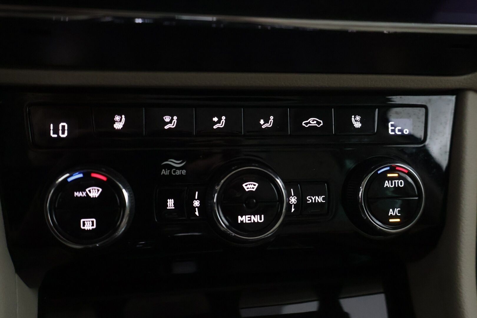 Skoda Superb 2020 Combi 1,4 TSI PHEV L&K iV DSG Aut. - | Webasto | Ilmastoidut Muistipenkit | Panorama | Koukku | Peruutuskamera | Nahat | Adapt.Vakkari | Matrix-LED |
