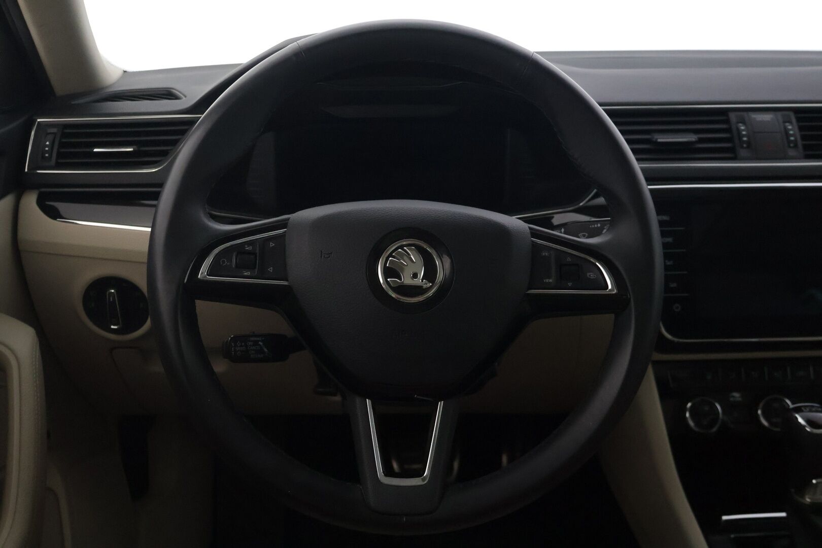 Skoda Superb 2020 Combi 1,4 TSI PHEV L&K iV DSG Aut. - | Webasto | Ilmastoidut Muistipenkit | Panorama | Koukku | Peruutuskamera | Nahat | Adapt.Vakkari | Matrix-LED |