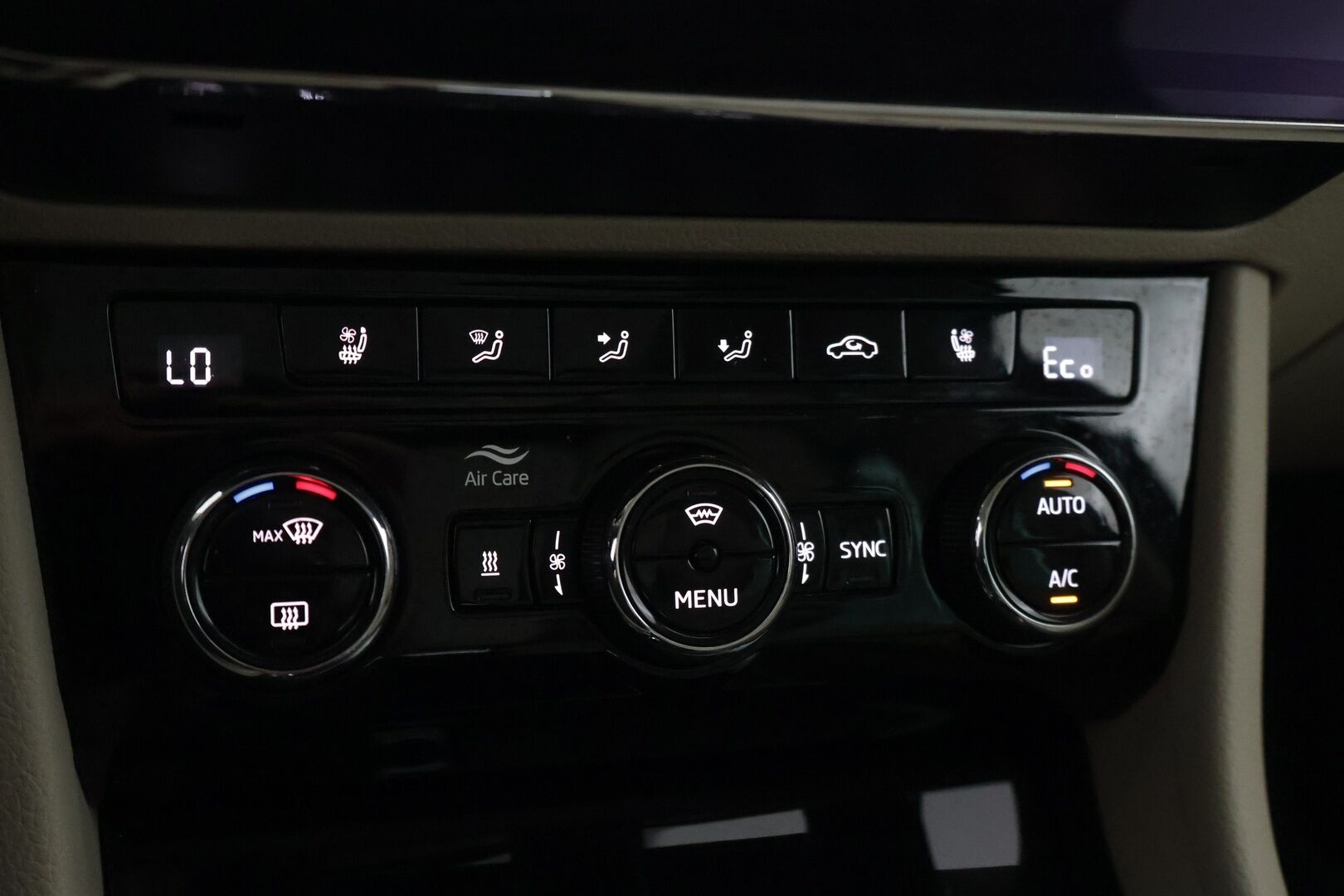 Skoda Superb 2020 Combi 1,4 TSI PHEV L&K iV DSG Aut. - | Webasto | Ilmastoidut Muistipenkit | Panorama | Koukku | Peruutuskamera | Nahat | Adapt.Vakkari | Matrix-LED |